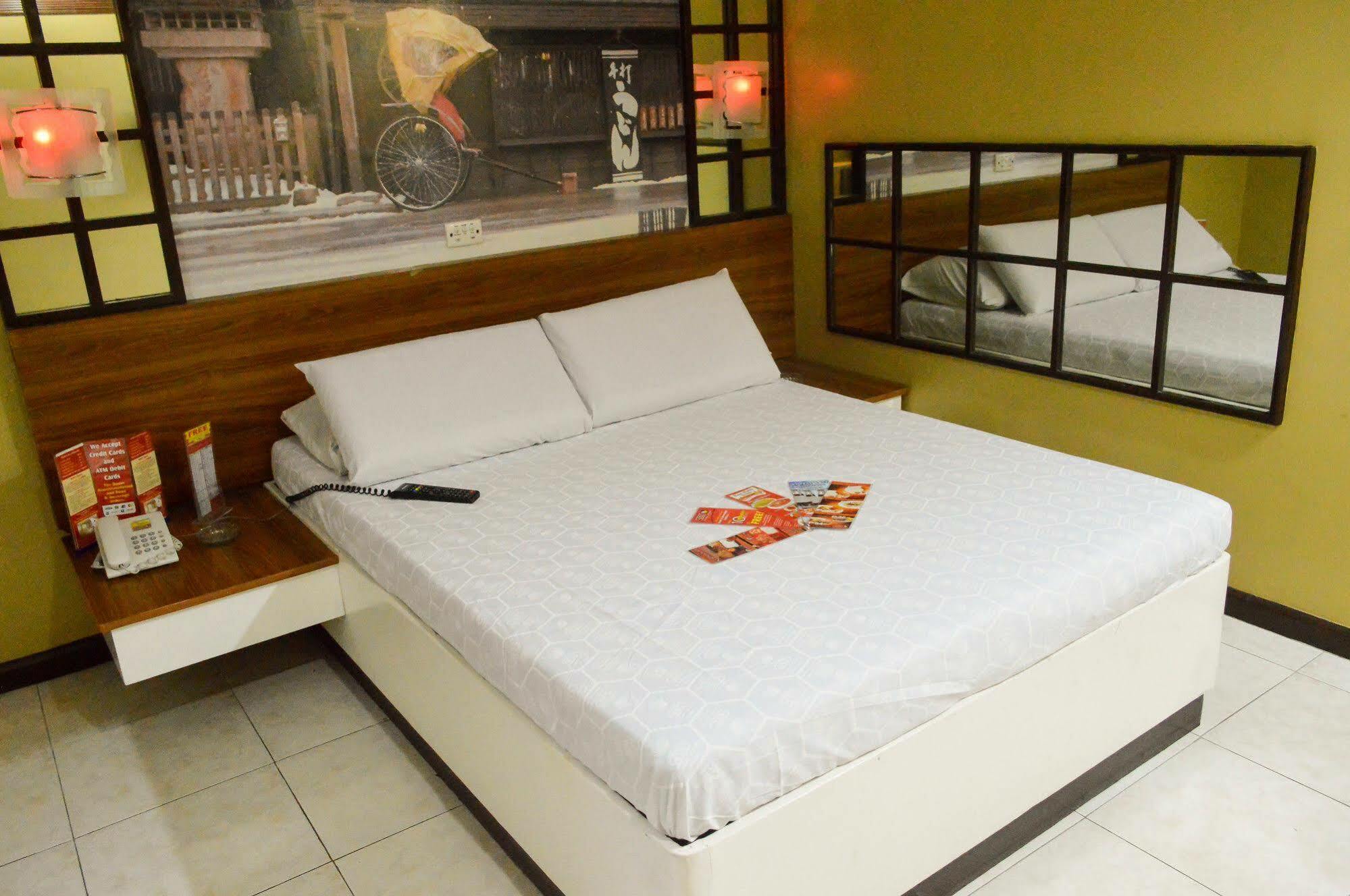Hotel Sogo Avenida Манила Экстерьер фото
